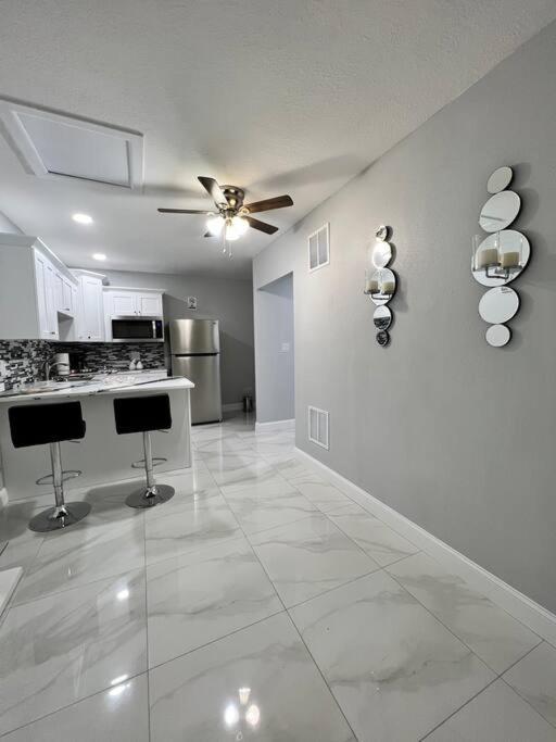 Grey Novo + Free-parking&wifi Appartement Tampa